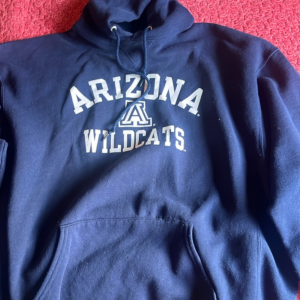 XL men’s UofA sweater